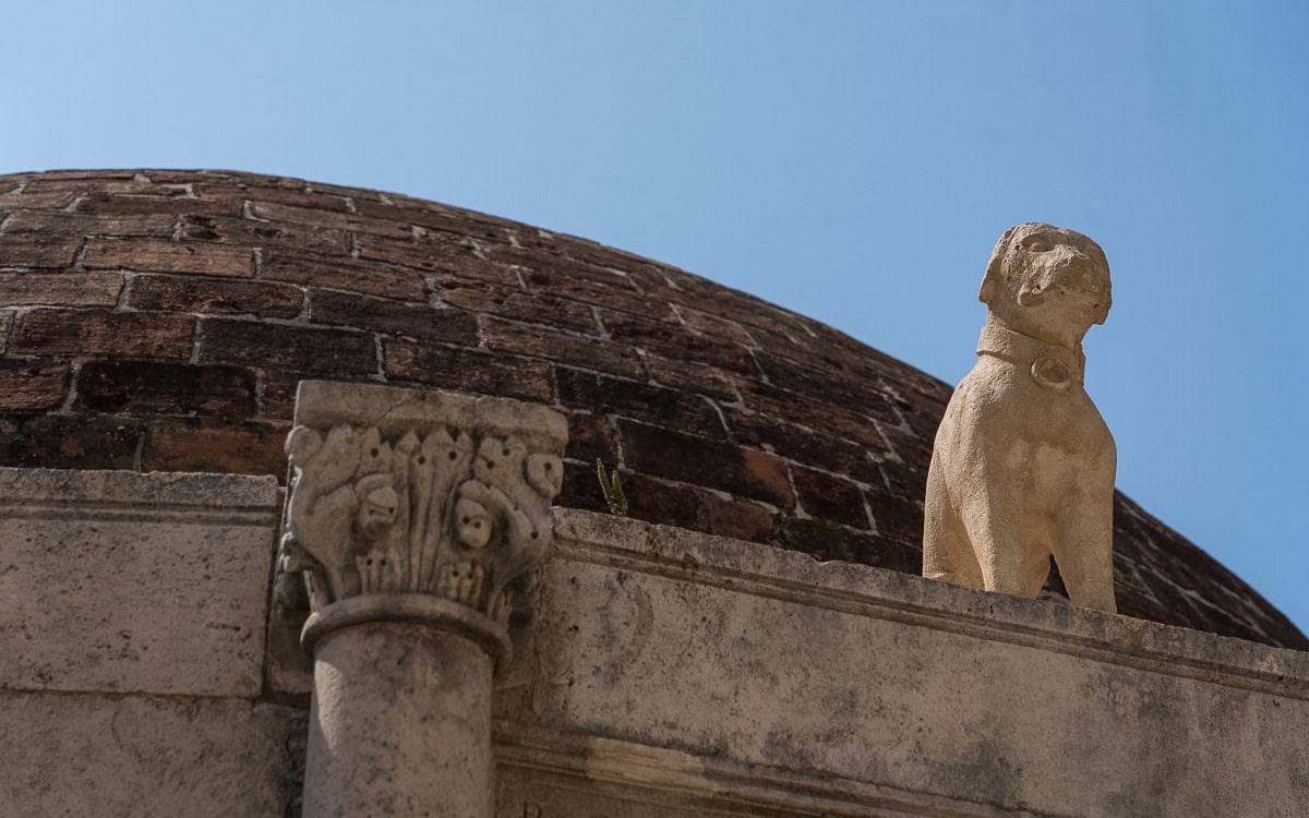 Dog Statue, Large Onofrio Fountain, Dubrovnik, Croatia